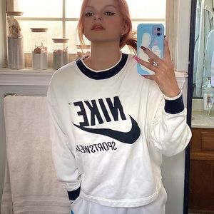 ON HOLD- DO NOT BUY!! vintage Nike sweatshirt🖤